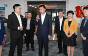 “旅游景点学生票优惠大 大学生造假学生证被拘”