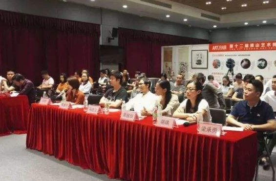 “鼓浪屿：不能承受的游客之重”