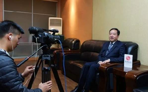 “拼假游暴休假制度问题 建议恢复五一黄金周”