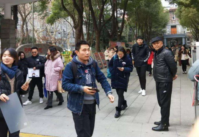“对景区门票涨价应实行最严格审核”