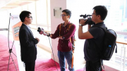 “九级大风袭新疆乌鲁木齐航班运行受影响”