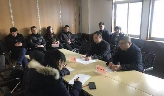 “石家庄植物园过山车运行中突发故障 断成两截”