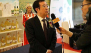 “出入境放宽有新规 境外游需观察”