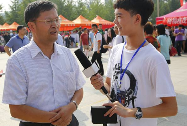 “南航丢失3万元行李赔300 乘客戏称卖破烂”