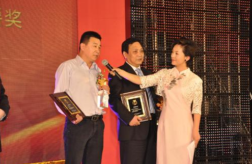 ““郑和”号单舰环球行起航将出访11个国家”