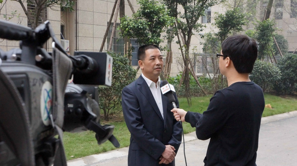 “外汇利好市民出游 暑假出境游价钱降一成”